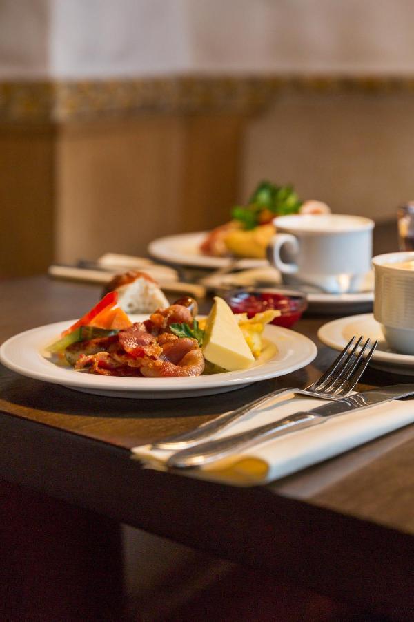 Wirtshaus & Hotel Goldener Greif Edelsfeld Экстерьер фото