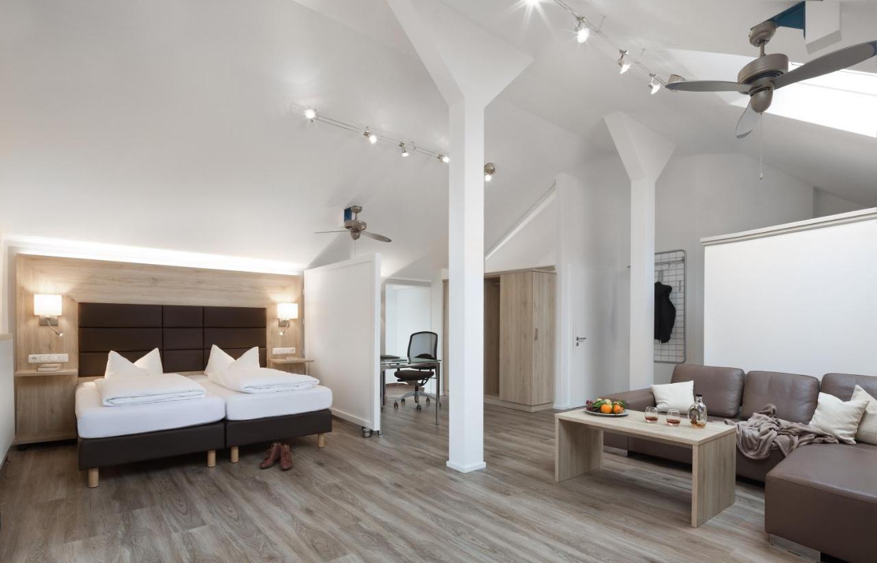 Wirtshaus & Hotel Goldener Greif Edelsfeld Экстерьер фото