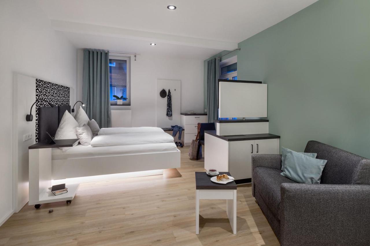 Wirtshaus & Hotel Goldener Greif Edelsfeld Экстерьер фото
