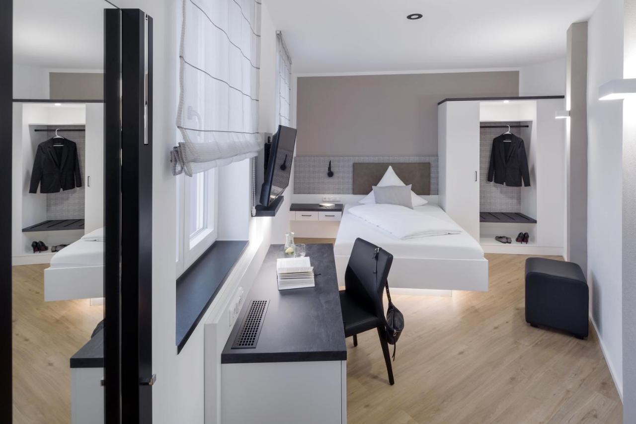 Wirtshaus & Hotel Goldener Greif Edelsfeld Экстерьер фото