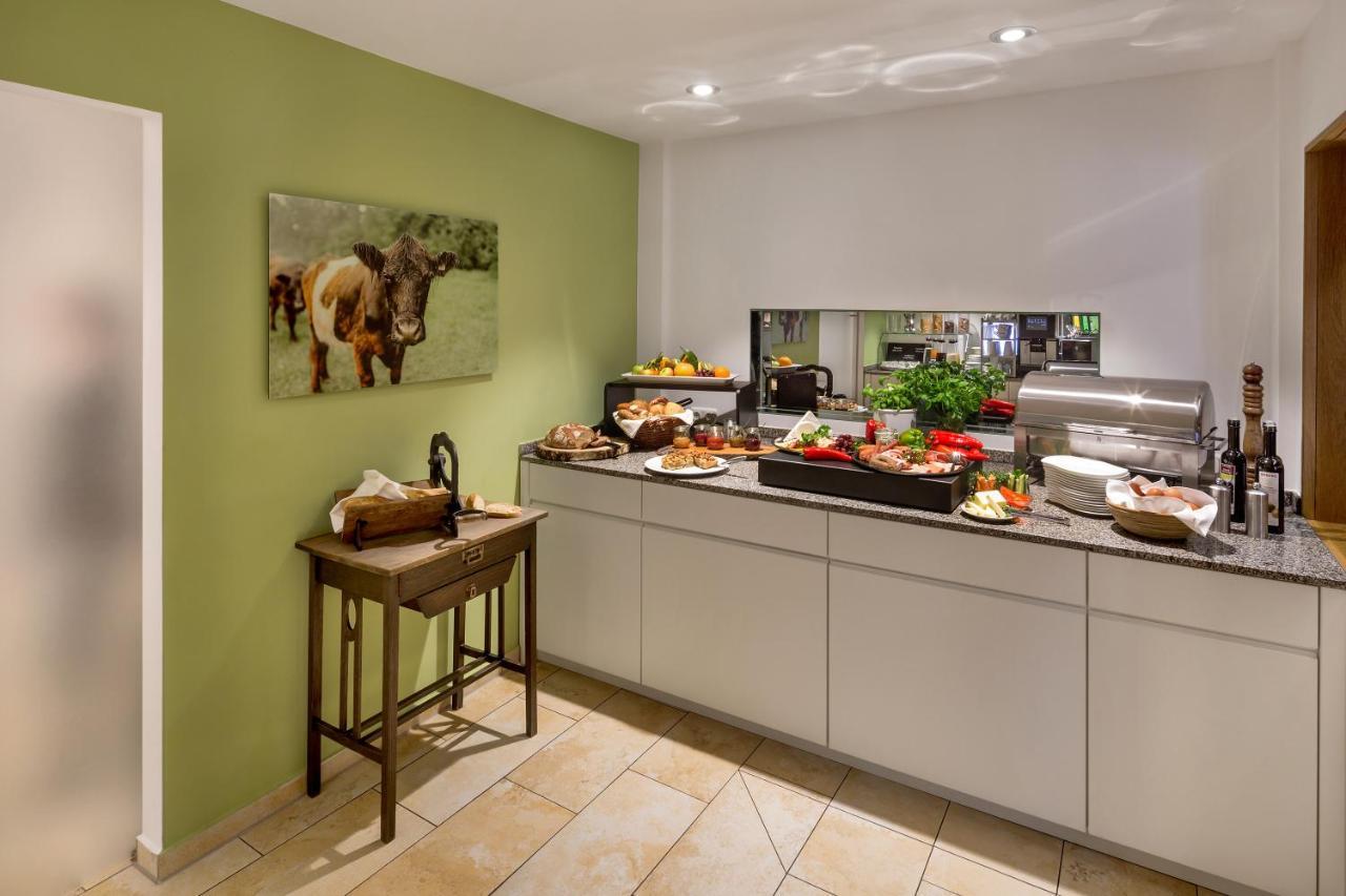 Wirtshaus & Hotel Goldener Greif Edelsfeld Экстерьер фото