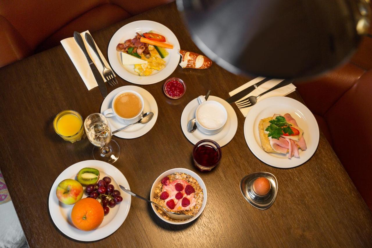 Wirtshaus & Hotel Goldener Greif Edelsfeld Экстерьер фото