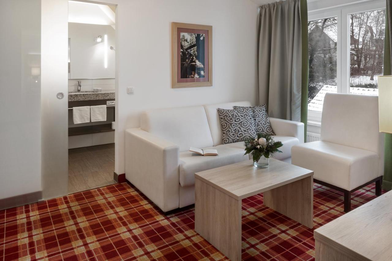 Wirtshaus & Hotel Goldener Greif Edelsfeld Экстерьер фото