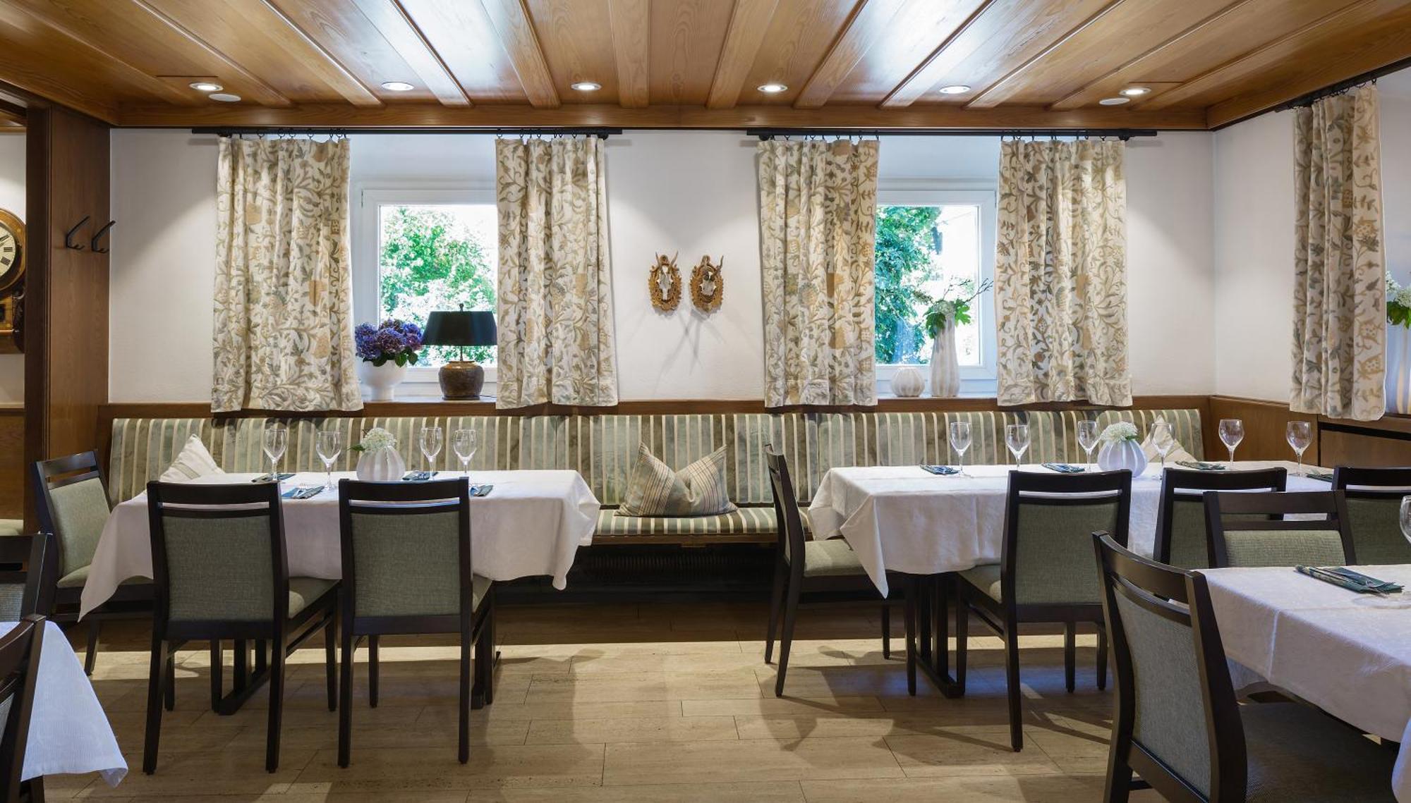 Wirtshaus & Hotel Goldener Greif Edelsfeld Экстерьер фото