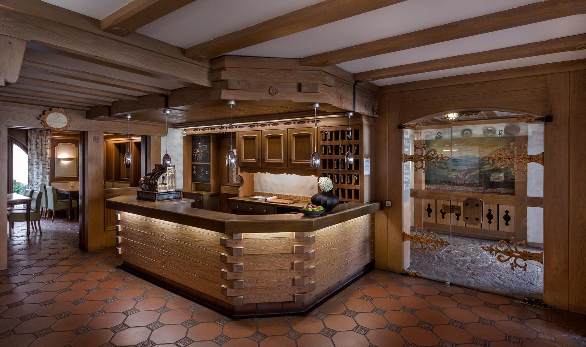 Wirtshaus & Hotel Goldener Greif Edelsfeld Экстерьер фото
