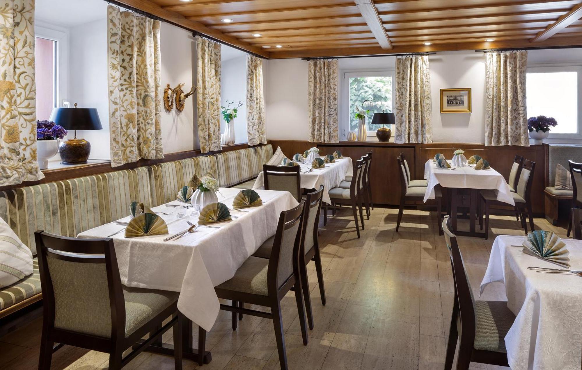 Wirtshaus & Hotel Goldener Greif Edelsfeld Экстерьер фото