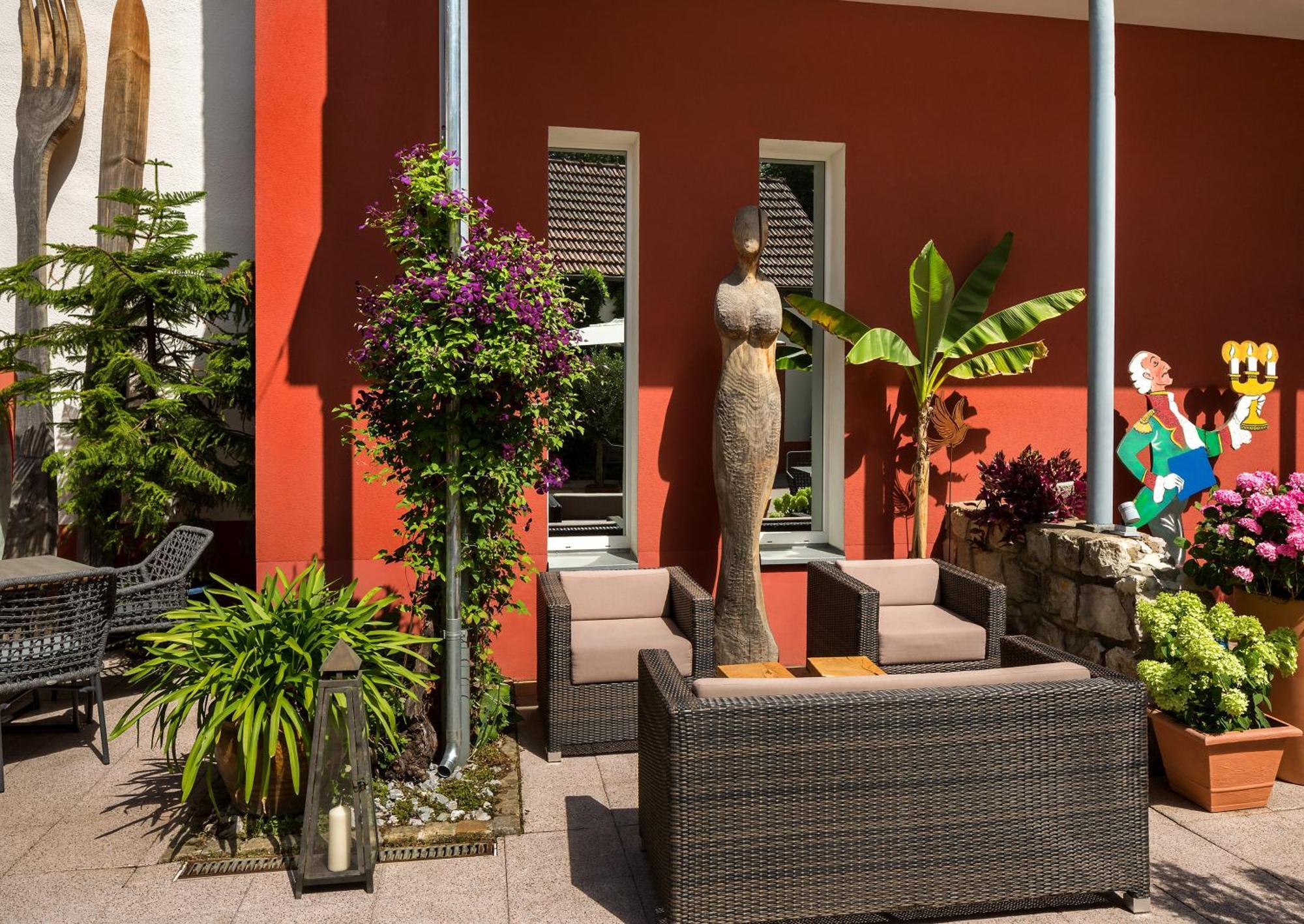 Wirtshaus & Hotel Goldener Greif Edelsfeld Экстерьер фото