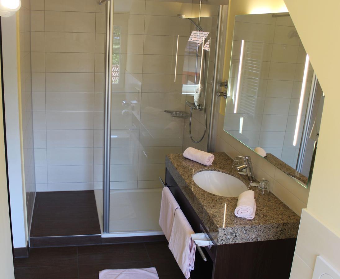 Wirtshaus & Hotel Goldener Greif Edelsfeld Экстерьер фото