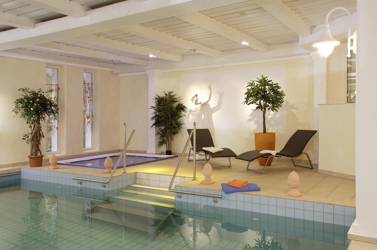Wirtshaus & Hotel Goldener Greif Edelsfeld Экстерьер фото