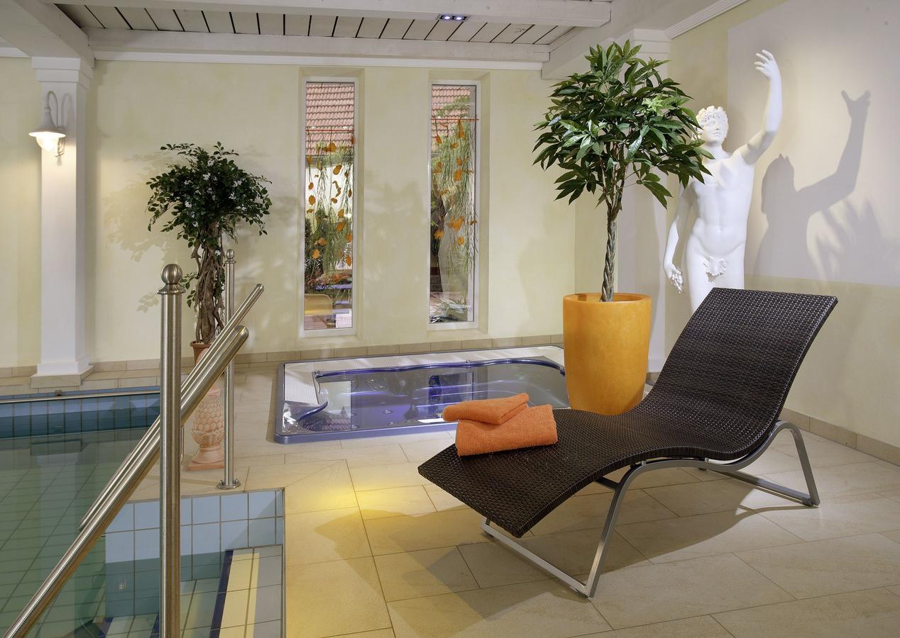 Wirtshaus & Hotel Goldener Greif Edelsfeld Экстерьер фото
