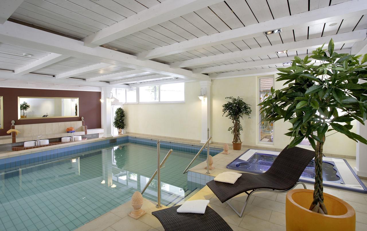 Wirtshaus & Hotel Goldener Greif Edelsfeld Экстерьер фото